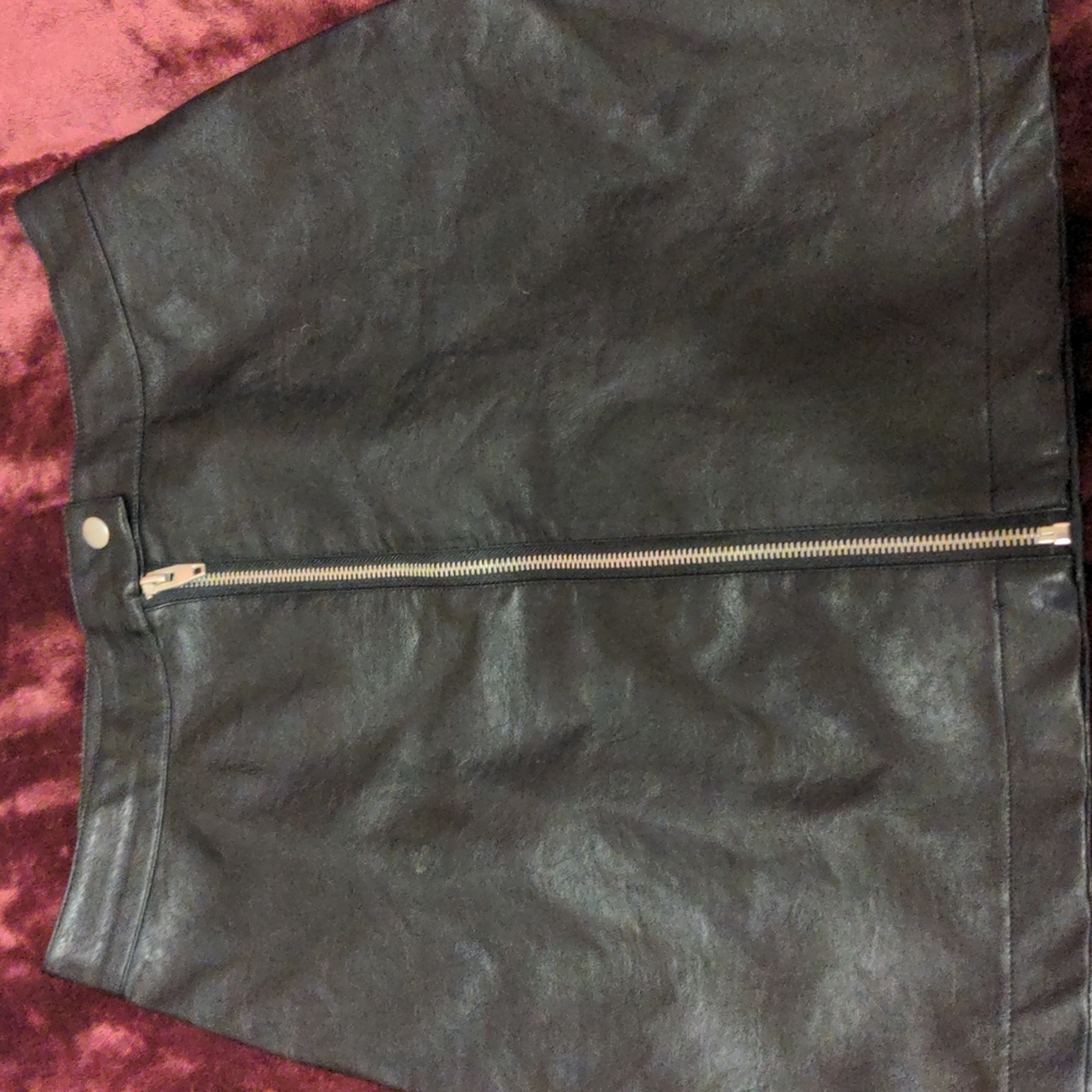 Thread& Supply Faux leather size m black
